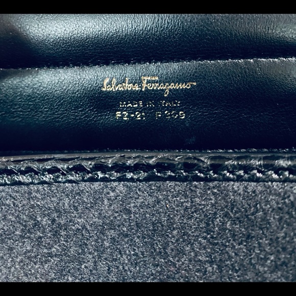 🌺FERRAGAMO HANDBAG/ / CROSSBODY AUTHENTIC, LEATHER- ITALY 🇮🇹 🌺 - Picture 5 of 12